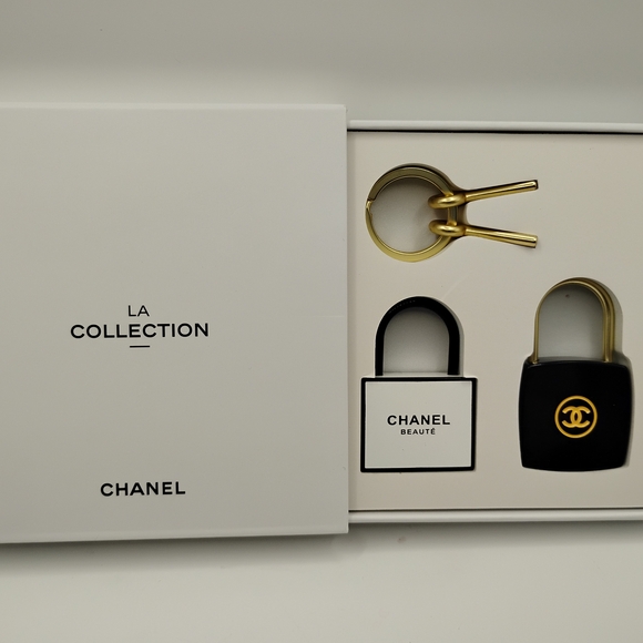 🔐🆕Chanel Lock And Key Set 1 Black & Gold & 1 White & Gold 2 Keys BNIB🔐 - Picture 5 of 6